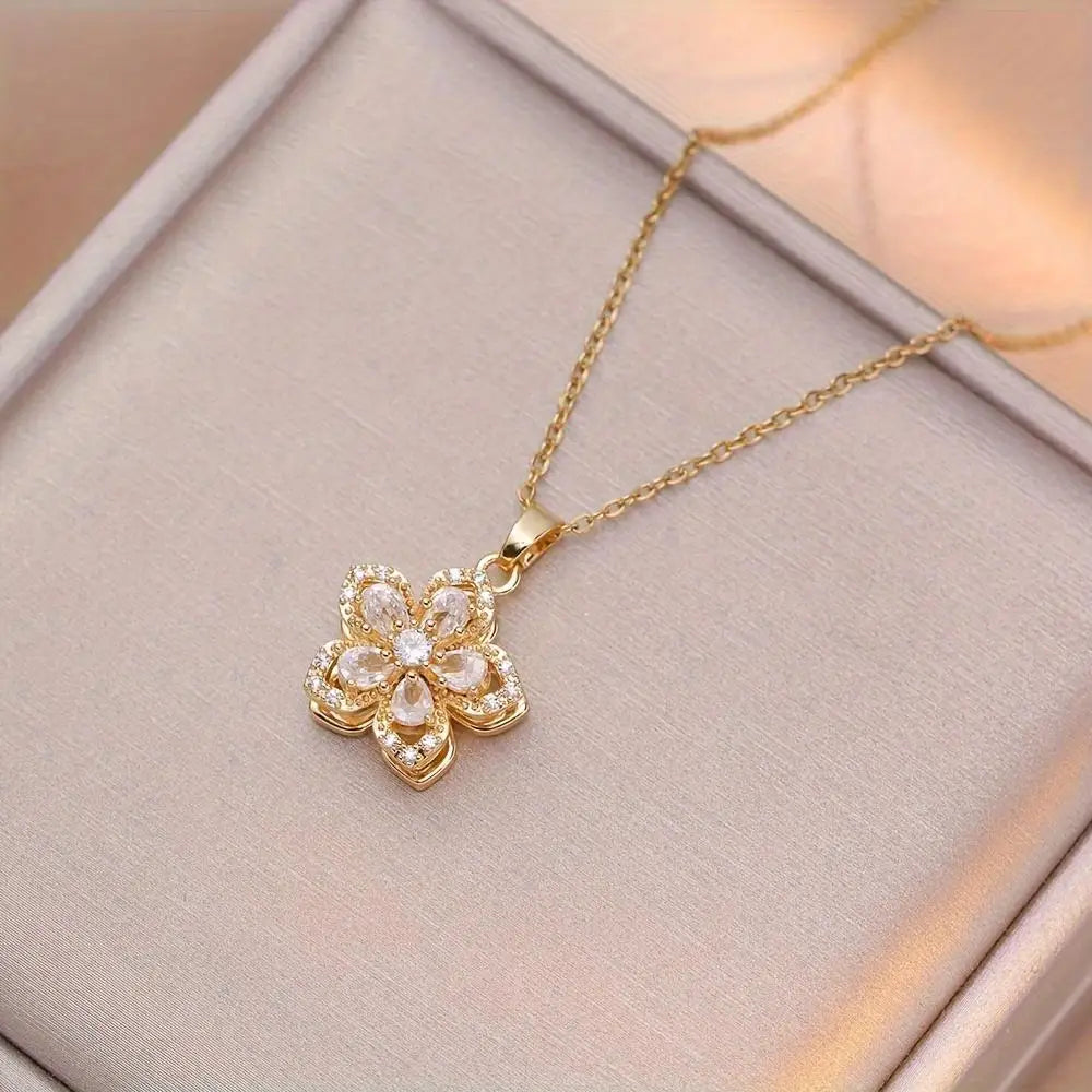 Rinestone Flower Pendant Necklace