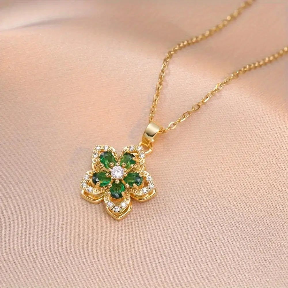 Rinestone Flower Pendant Necklace