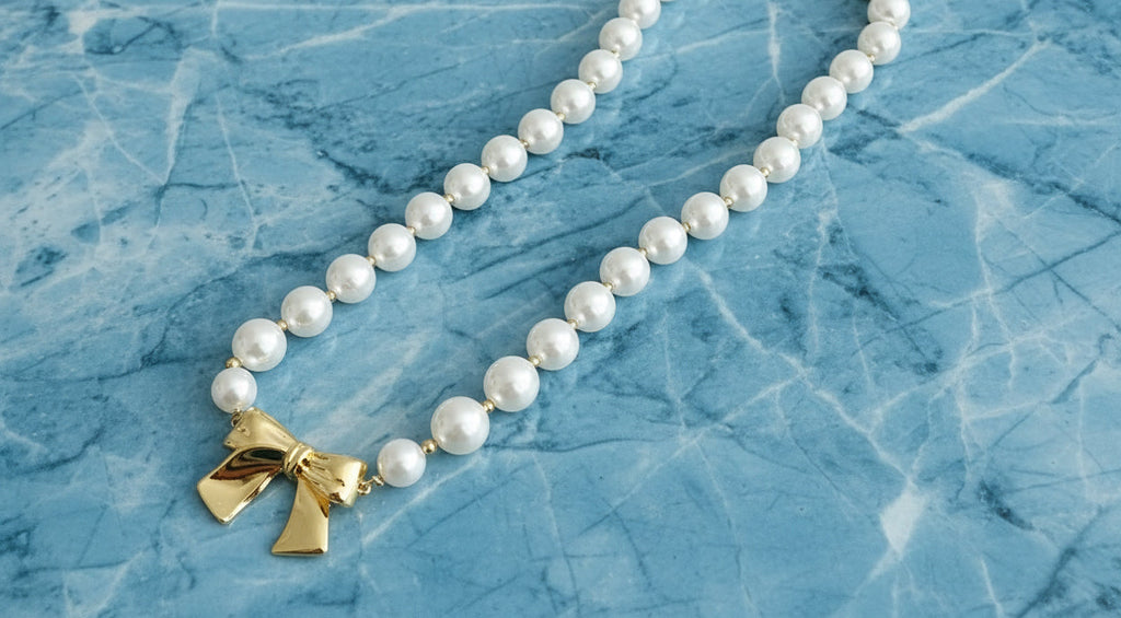 Bow and Pearls Necklace